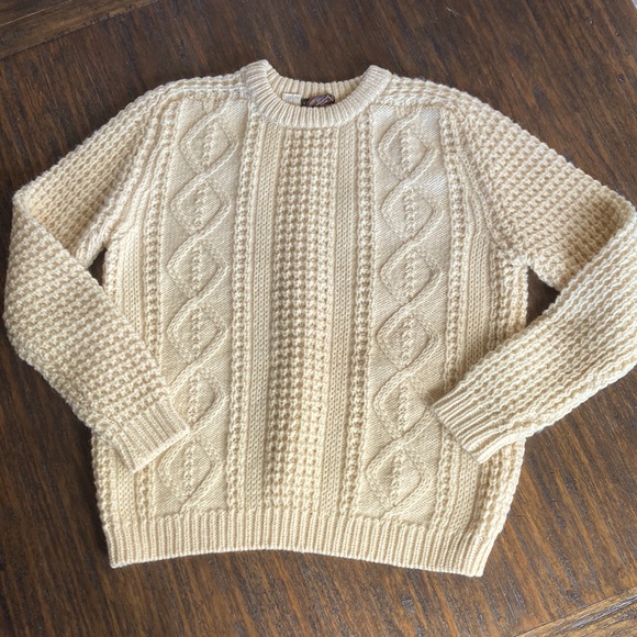 Elegant Men's Cable Knit Crewneck Sweater - Picture 3 of 13